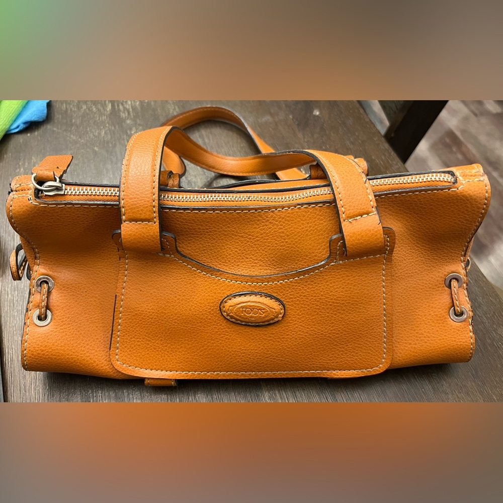 Preloved Tod’s leather shoulder bag in orange